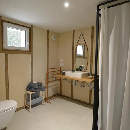 D'hotes La Folie Bed and Breakfast *