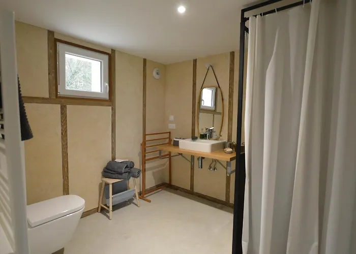 D'hotes La Folie Bed and Breakfast *